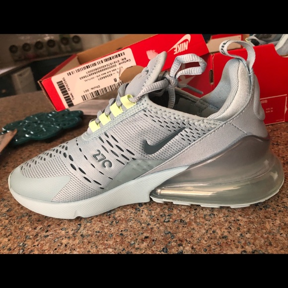 Shoes - Brand new nike 270 and price is negotiable